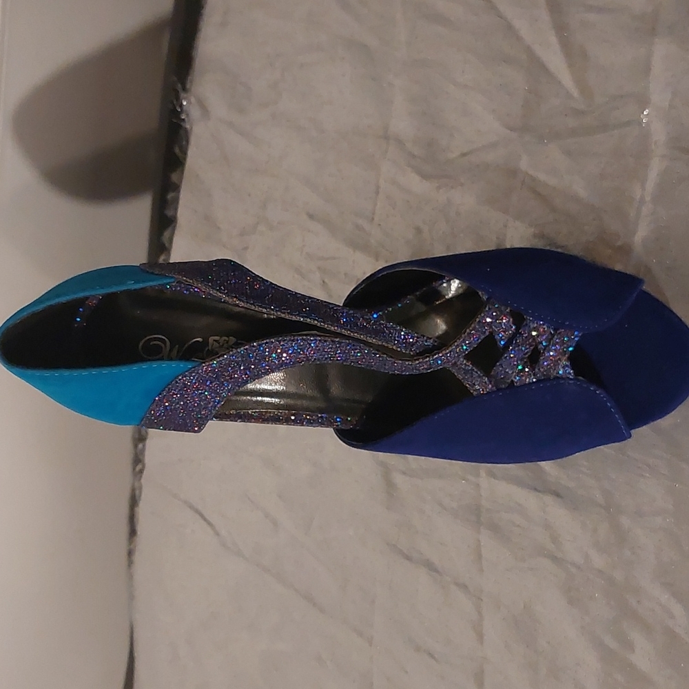 Stilletos - Picture 6 of 7